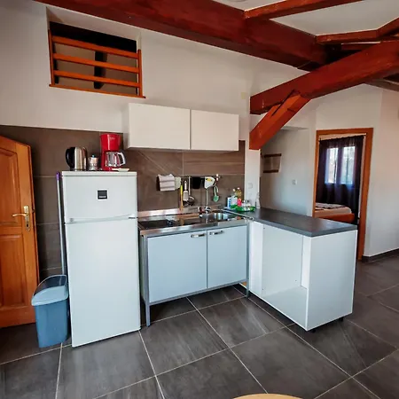 Daire For 2 Adults And 2-3 Kids