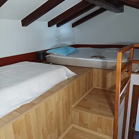 For 2 Adults And 2-3 Kids Daire