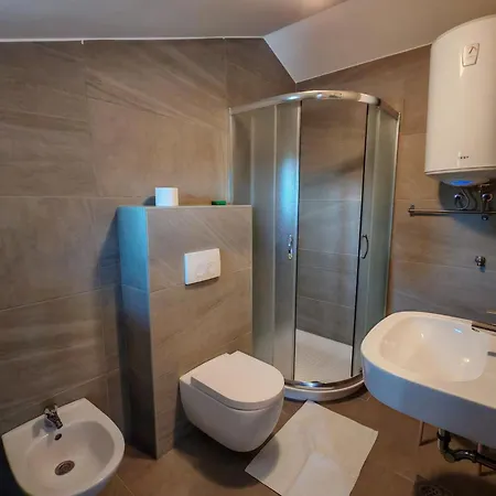 For 2 Adults And 2-3 Kids Appartamento *
